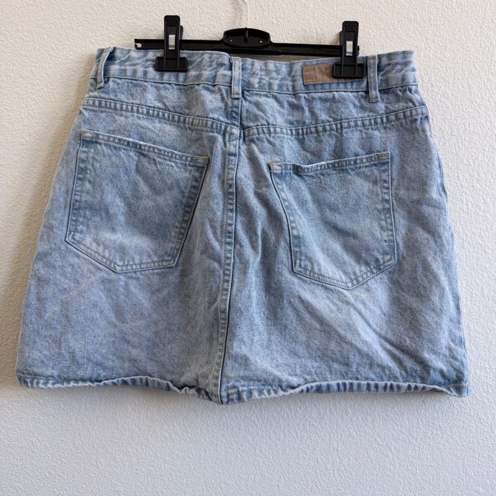 Cotton On Light Wash Denim Mini Skirt Womens 10 US High Rise 5-Pocket 2008276 - Picture 3 of 5